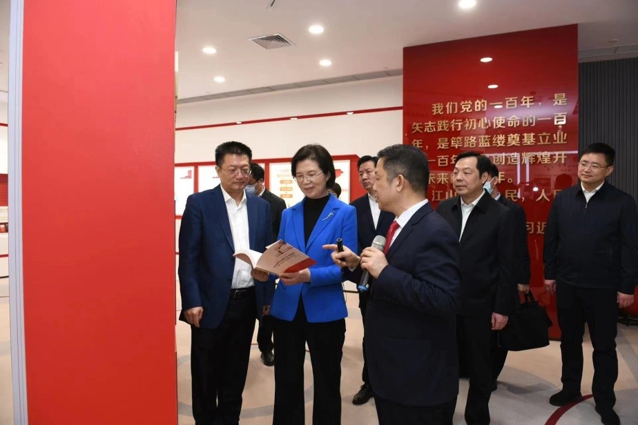 江苏省委常委、组织部部长沈莹调研恒峰g222